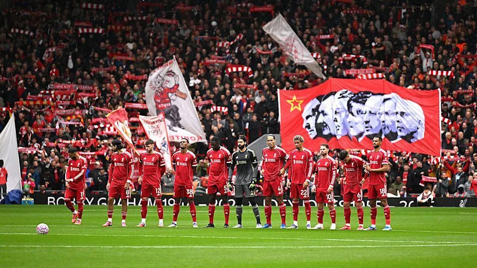 Liverpool players line up before kick-off against Everton
