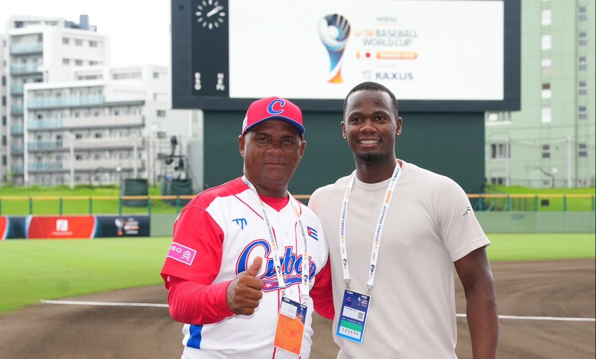 Cuban NPB Superstar Livan Moinelo visits National Team at WBSC U-18 Baseball World Cup