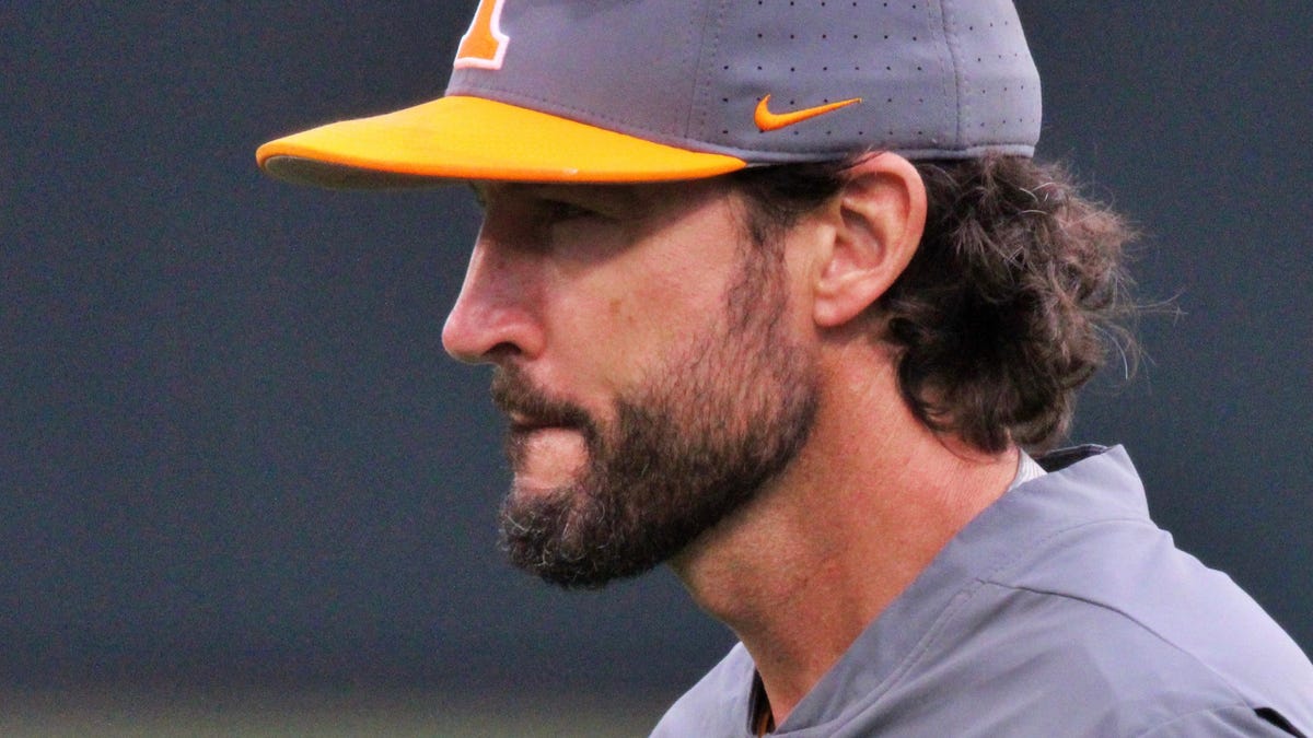Tennessee baseball head coach Tony Vitello linked to MLB opening