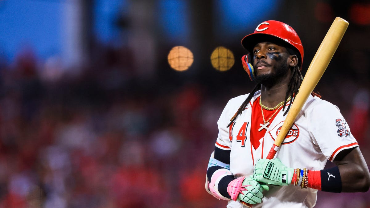 What happens if Cincinnati Reds tie for playoff spot?