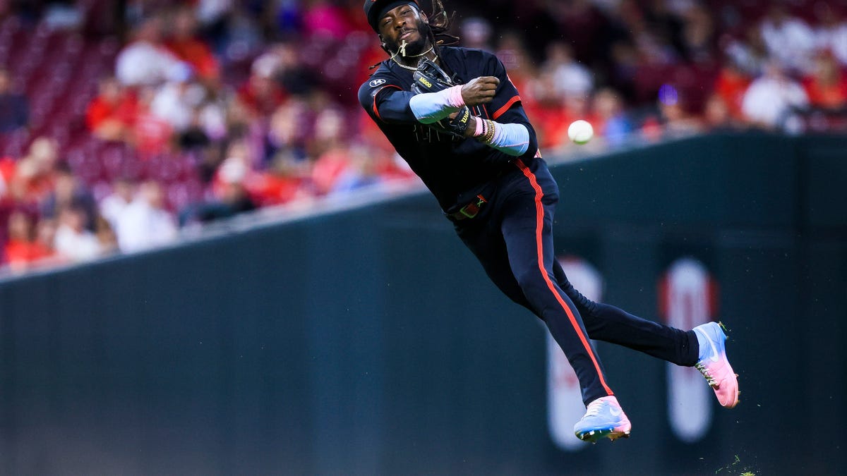 Reds loyalty to De La Cruz at shortstop is blind and costly