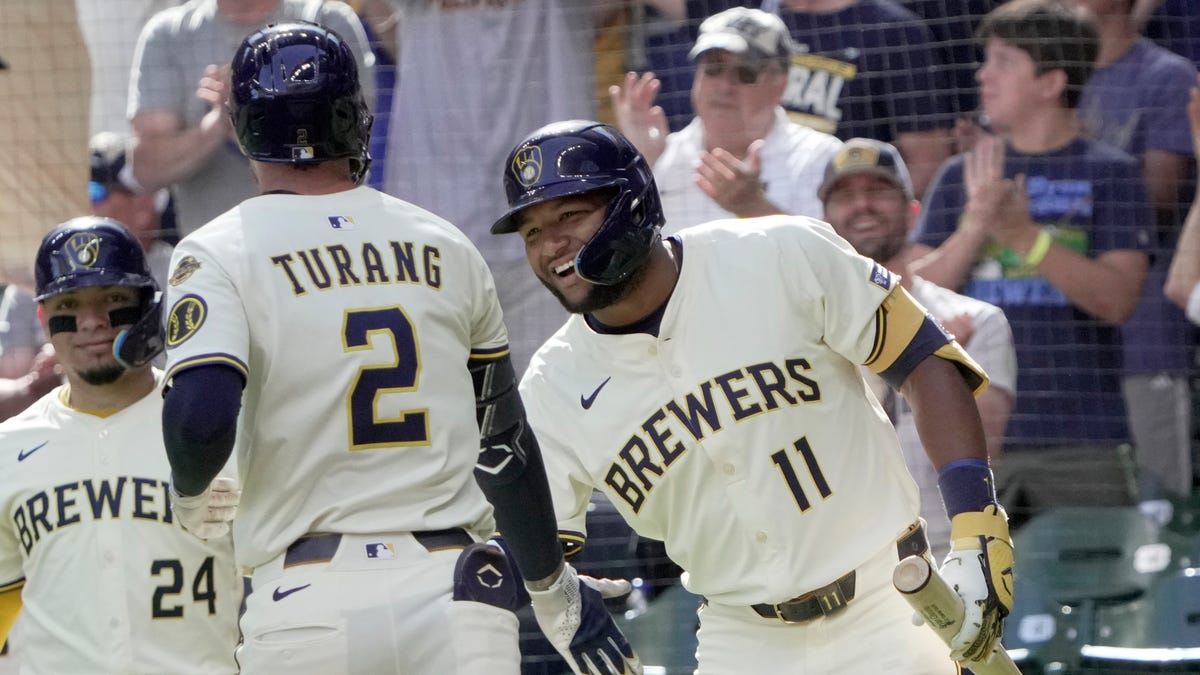 Brewers lose unanimous No. 1 in MLB power rankings despite best record