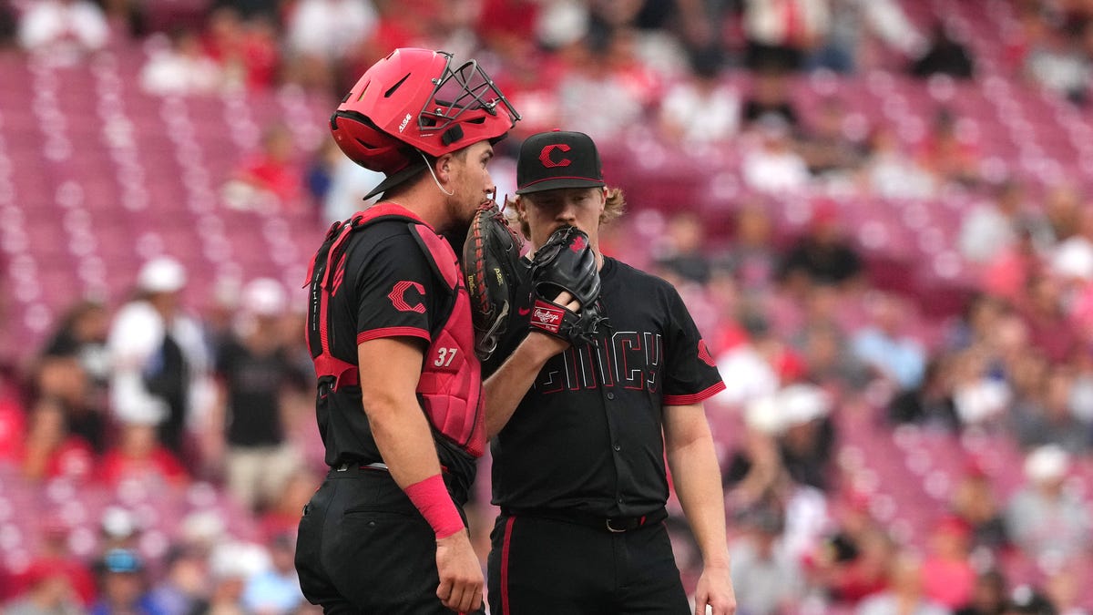 The Reds' playoff hopes took another hit in crushing loss to the Mets