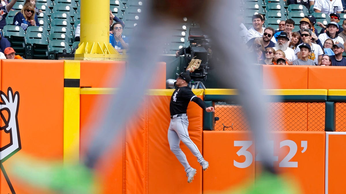 Spectacular catch robs Detroit Tigers' Spencer Torkelson of home run