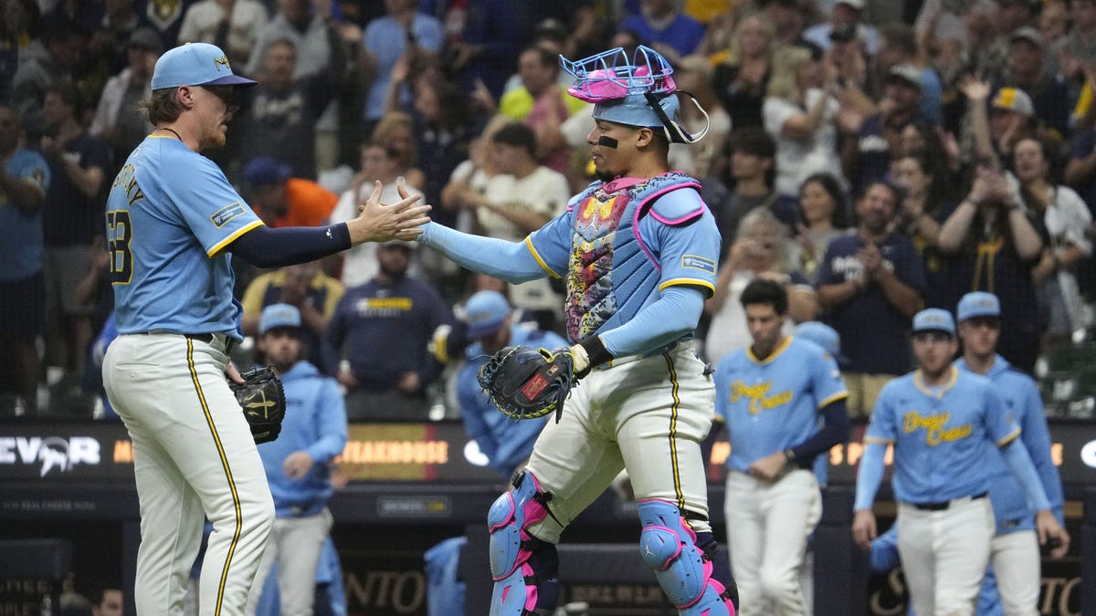 Milwaukee Brewers clinch MLB playoff spot