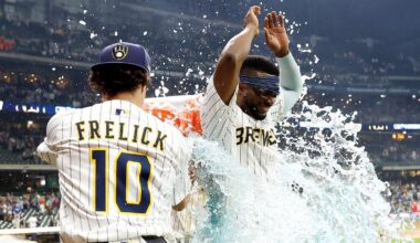 Pat Murphy reads letter from Bob Uecker after Brewers clinch playoffs