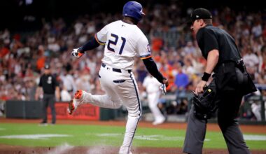 Astros slugger sprains left ankle