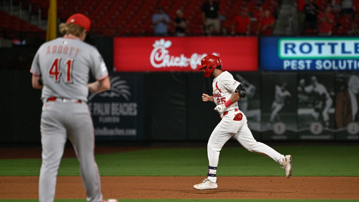 Reds now 3 games out of NL postseason after loss to Cardinals