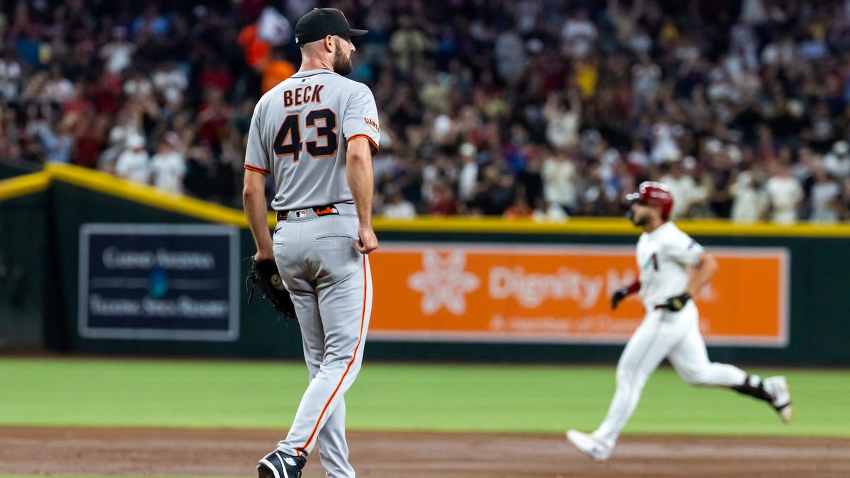 Diamondbacks stop Giants, win series and stay close in playoff hunt