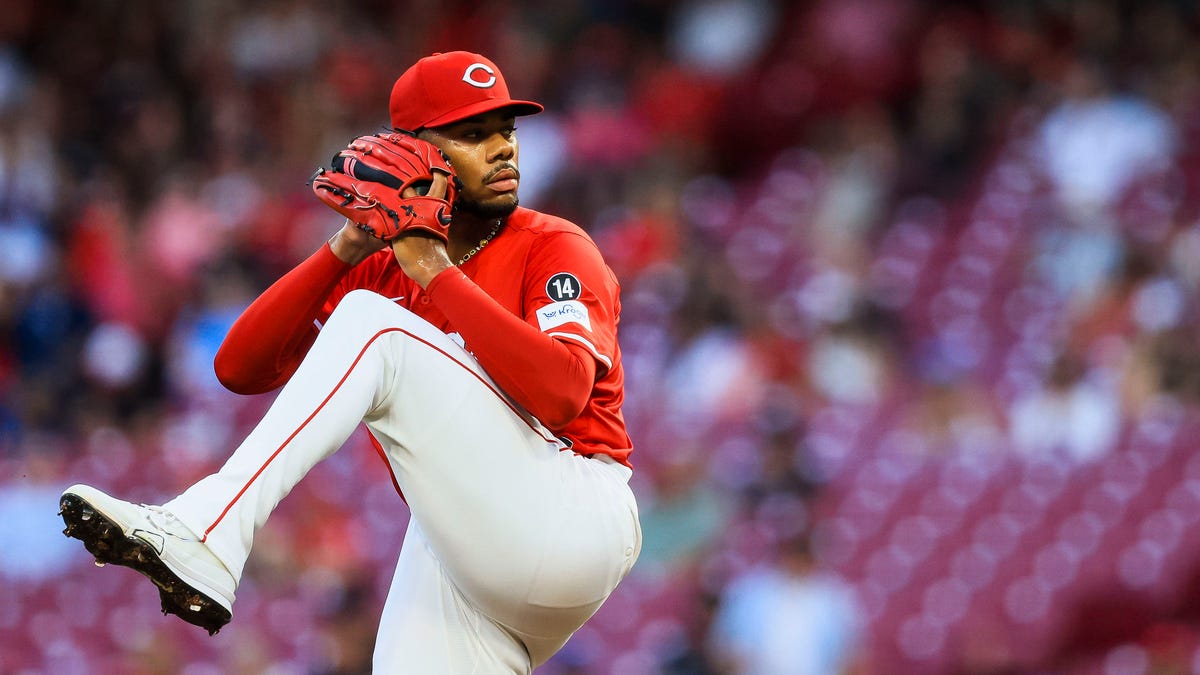 Hunter Greene spins gem vs. Cubs, Reds keep pace in MLB playoff race