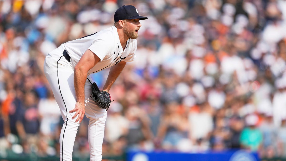 Detroit Tigers blow late lead, drop fifth straight, division lead at 1