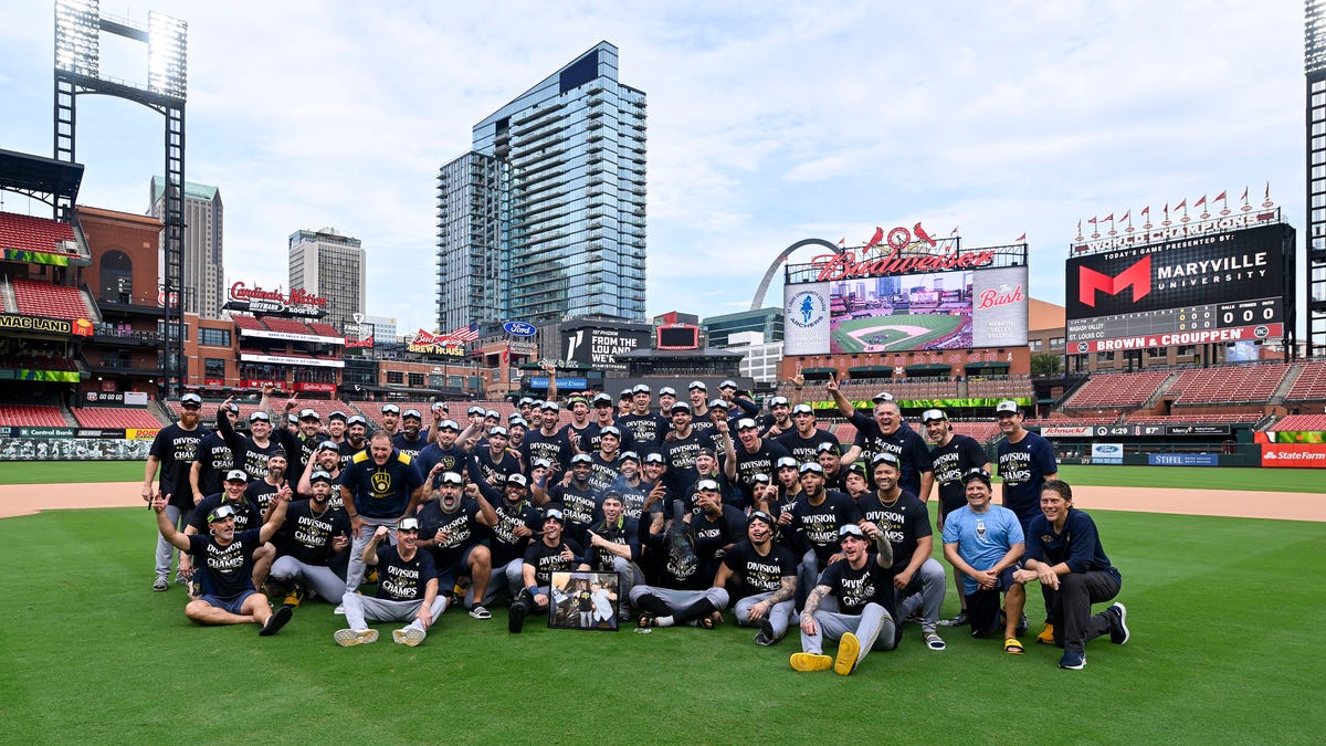 Brewers' MLB playoff schedule, opening date set; will they play Cubs?