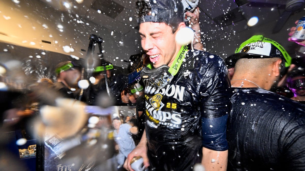 Brewers win NL Central division title for third straight year