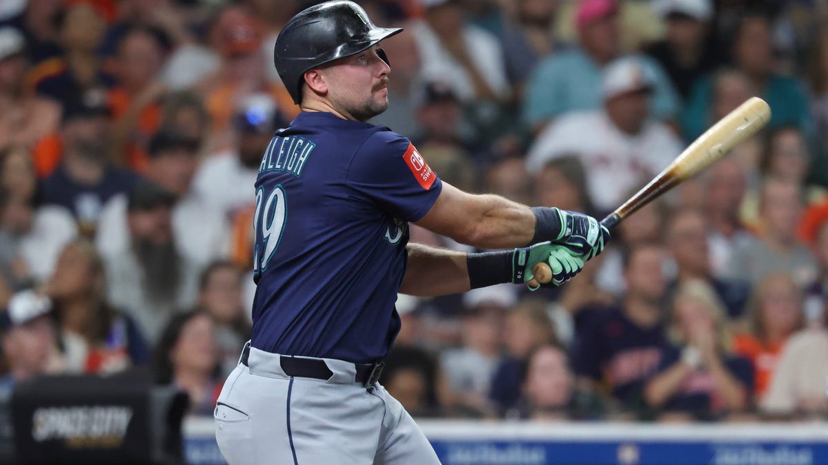 Updates as Mariners catcher chases AL record