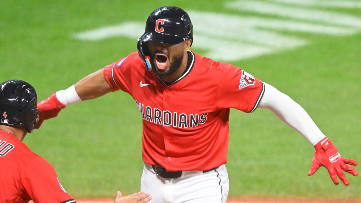 Guardians score vs Tigers, Cleveland wins, leads AL Central alone