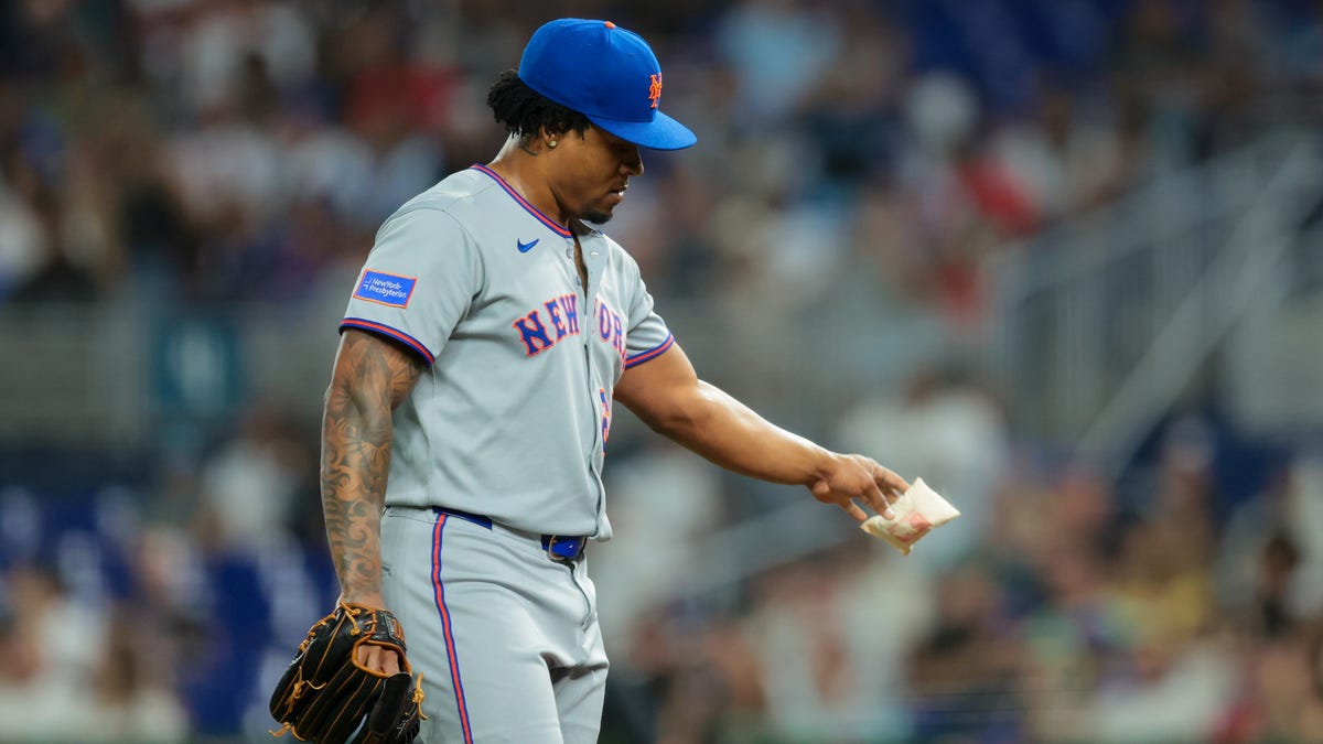 NL wild card race between Mets, Reds probably making Dodgers laugh