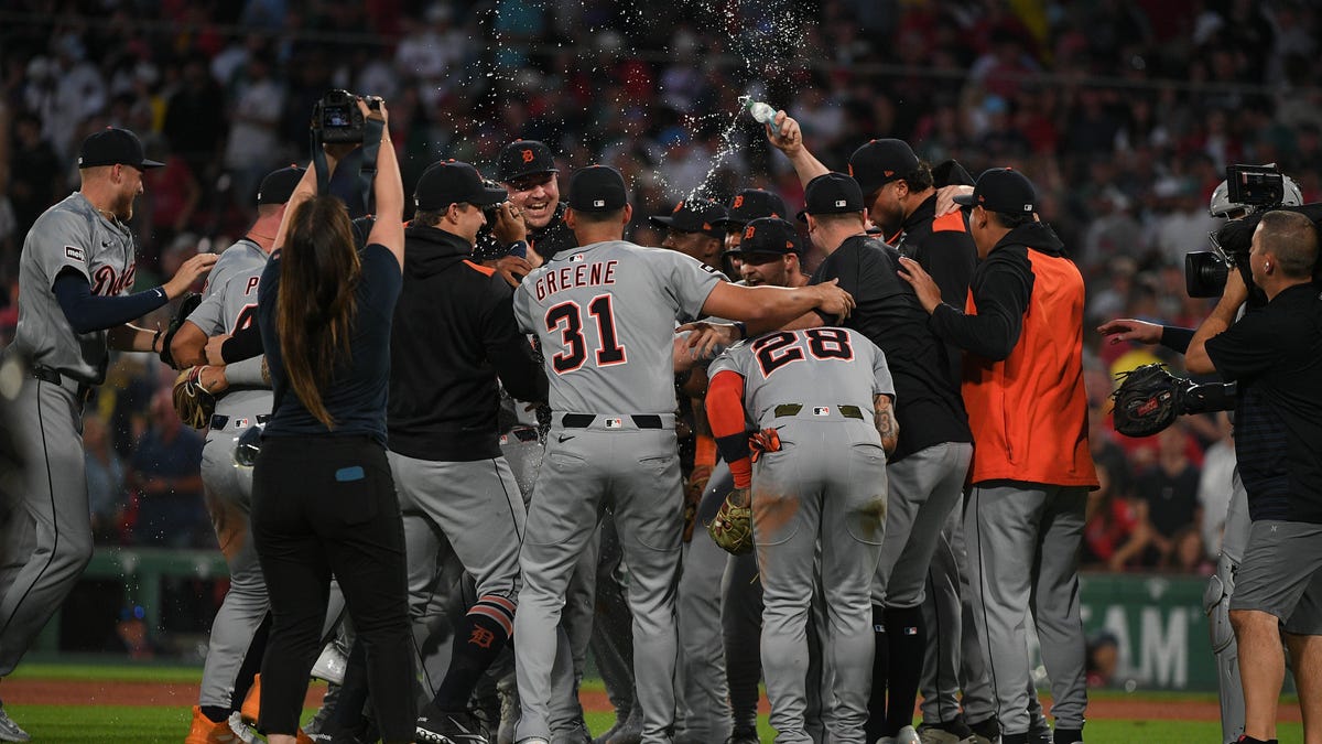 Tigers playoff celebration highlights started by A.J. Hinch speech