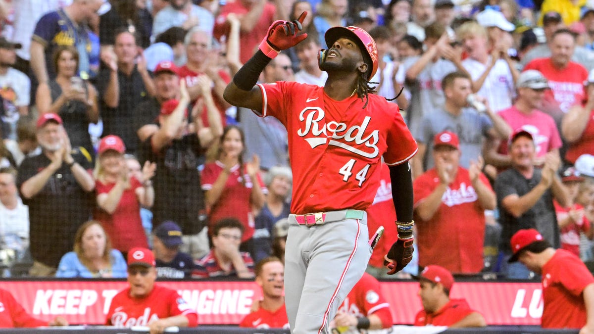 Reds lose in Milwaukee, but take final playoff spot with Mets loss in Miami