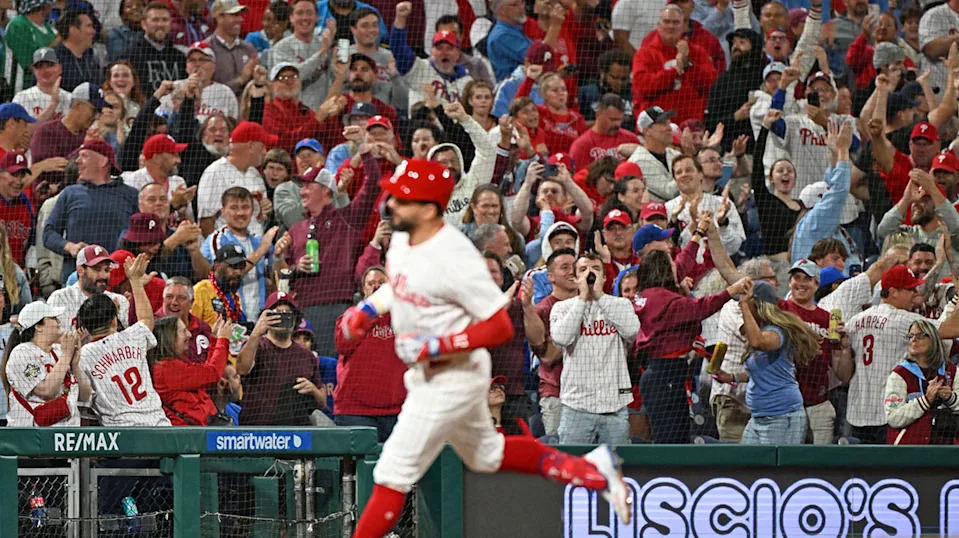 Mandatory Credit: Eric Hartline-Imagn Images