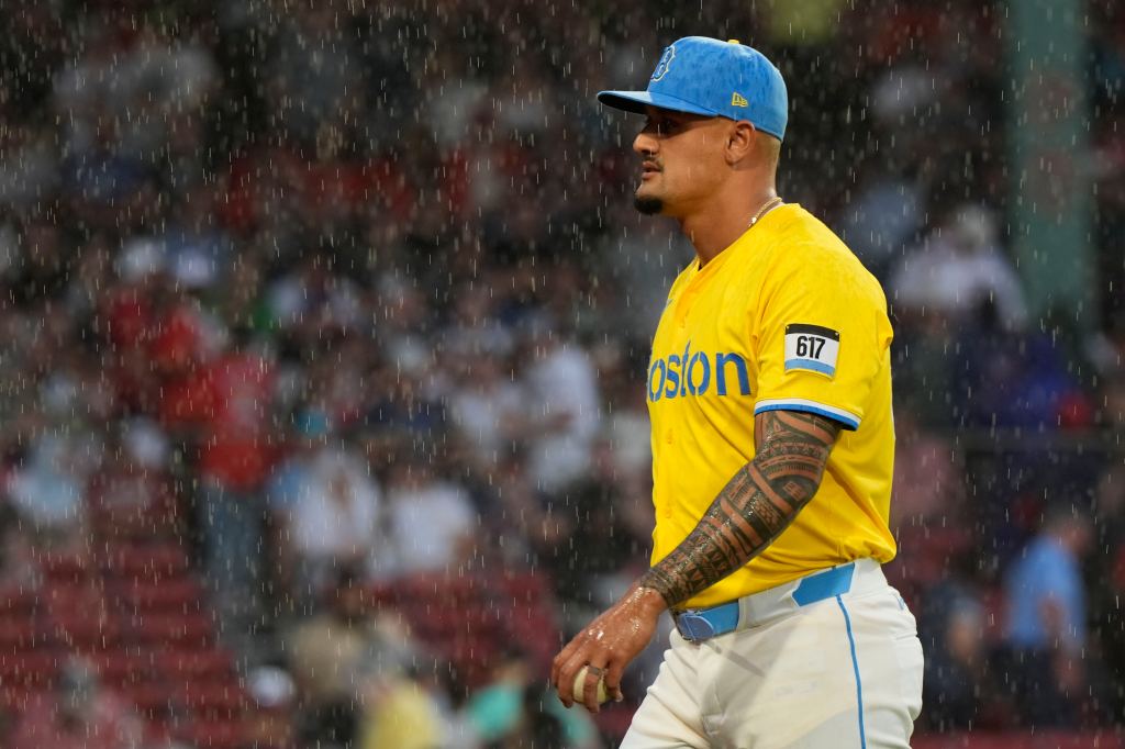 Red Sox place left-hander on injured list, recall Chris Murphy