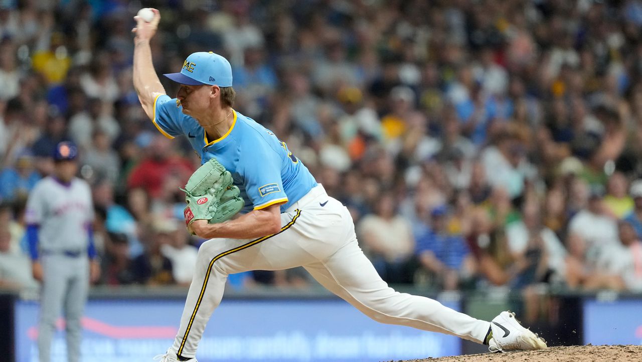 Milwaukee Brewers' Shelby Miller pitches during a baseball game against the New York Mets, Saturday, Aug. 9, 2025, in Milwaukee. (AP Photo/Aaron Gash)