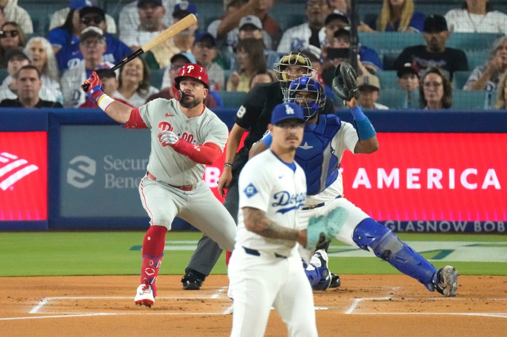 Dodgers’ bullpen lets them down again in extra-inning loss to Phillies – Daily Breeze
