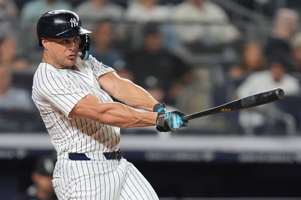 Yankees finish sweep of White Sox, stay tied atop AL East