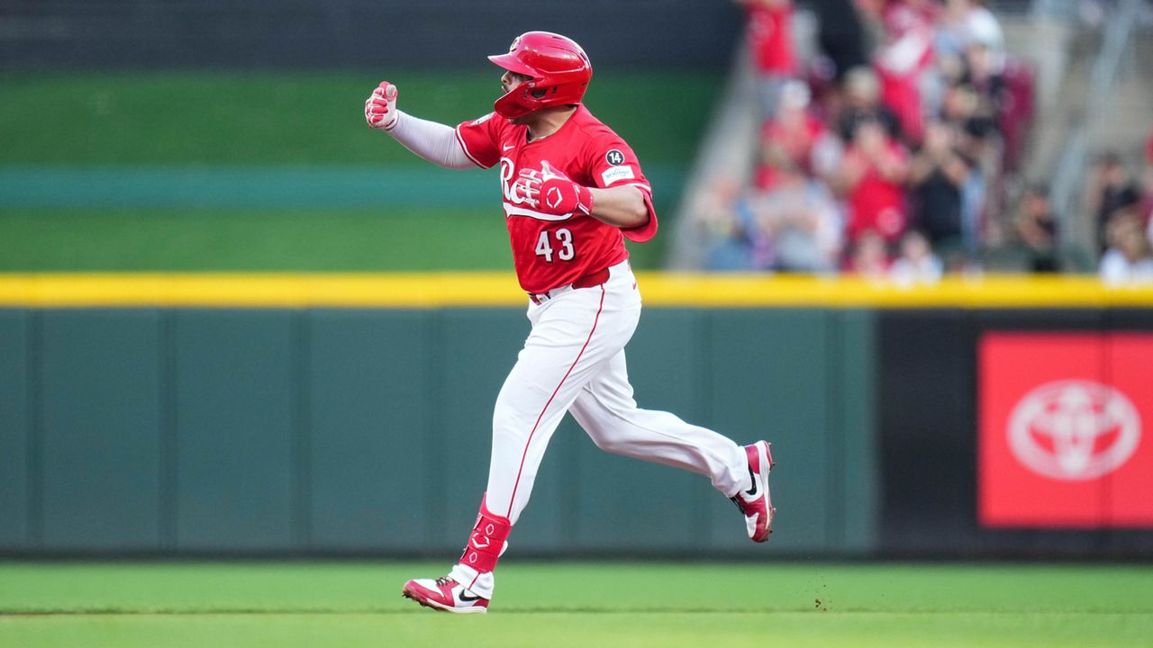Cincinnati Reds' Spencer Steer rounds third base in the fourth inning of a baseball game against the New York Mets, Friday, Sept. 5, 2025, in Cincinnati.