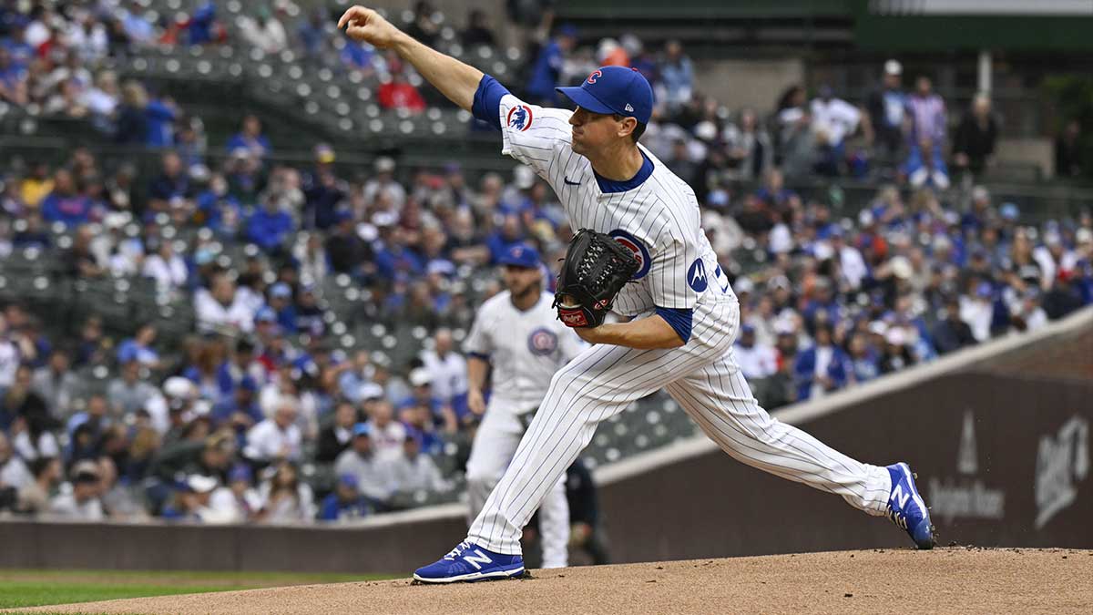 Chicago Cubs pitcher Kyle Hendricks (28) delivers against the Cincinnati Reds during the first inning at Wrigley Field.