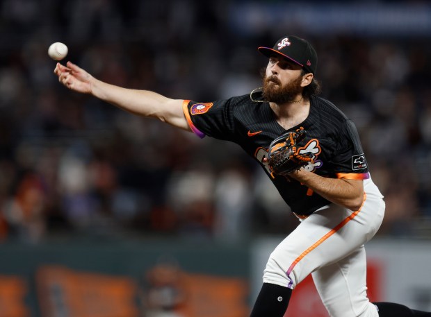 San Francisco Giants' Ryan Walker (74) throws against the Arizona...