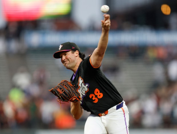 San Francisco Giants starting pitcher Ray Robbie (38) throws against...