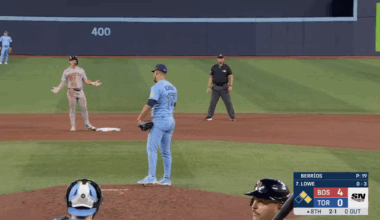 Blue Jays broadcasters call out Red Sox attempt to steal signs