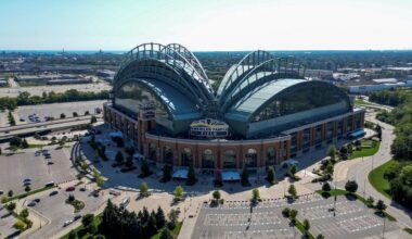 Flight issues delay Diamondbacks' arrival in Milwaukee until nearly 4 a.m.