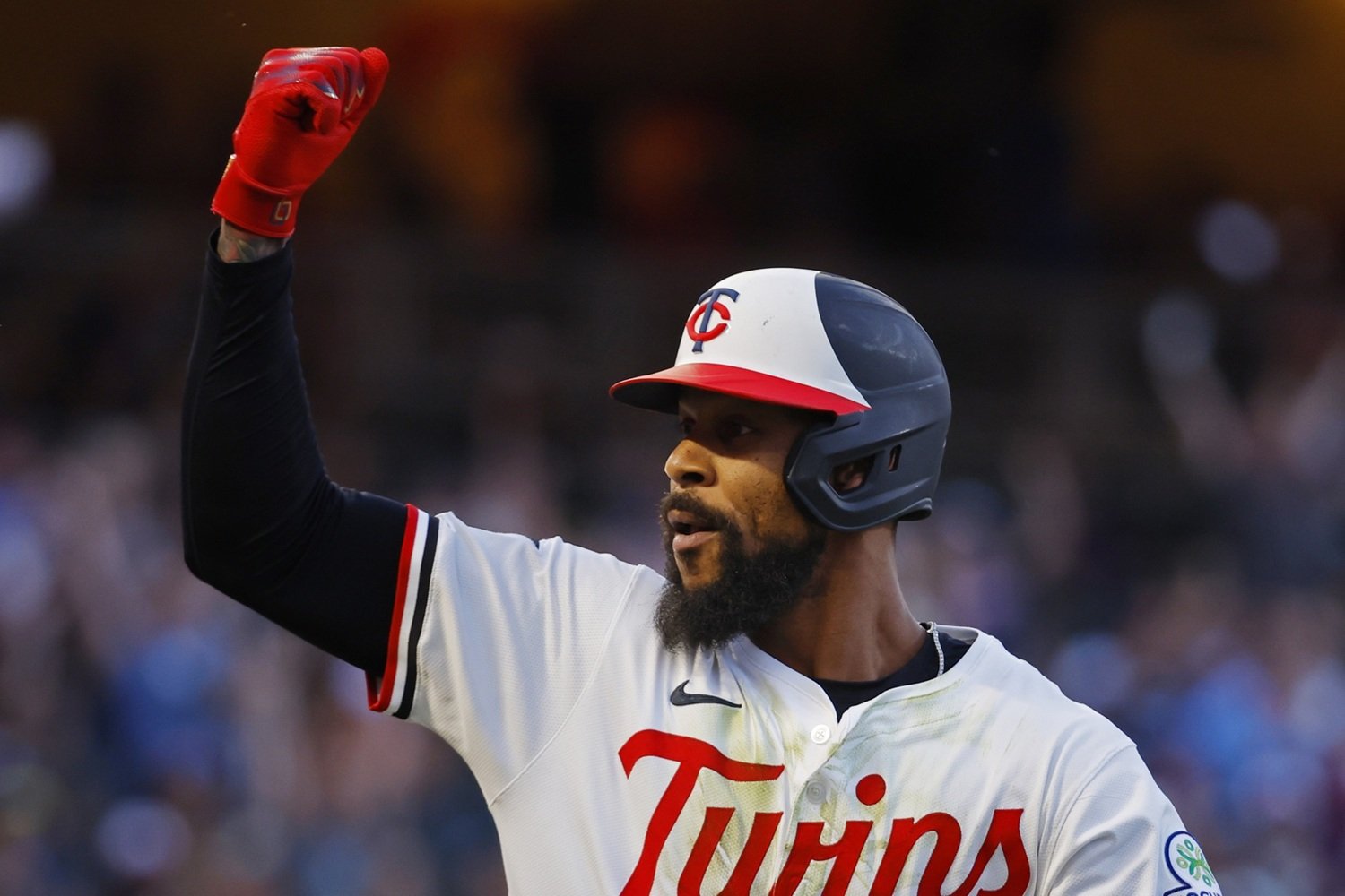 Overhang Hangover: Target Field’s Weirdest Quirk Strikes Again - Twins