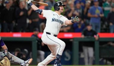 Cal Raleigh hits MLB-leading 59th and 60th homers to help the Mariners wrap up AL West