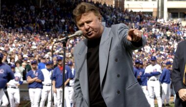 Ron Santo's No. 10 Cubs jersey retired by team at Wrigley Field