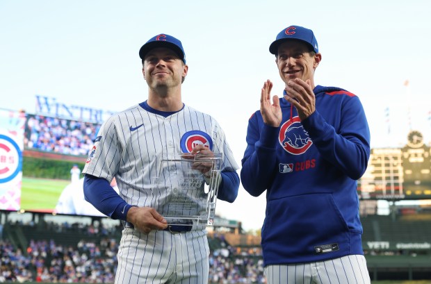 Cubs manager Craig Counsell applauds as second baseman Nico Hoerner receives the 2025 Heart and Hustle Award nomination from the Cubs before a game against the Mets at Wrigley Field on Sept. 25, 2025, in Chicago. (John J. Kim/Chicago Tribune)