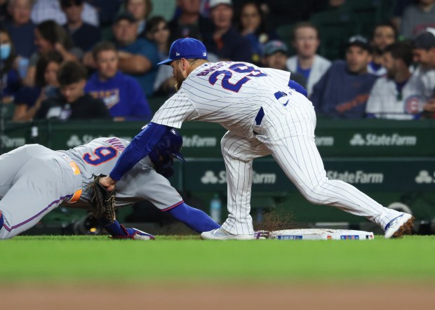 Mets left fielder Brandon Nimmo (9) is tagged out by Cubs first baseman Michael Busch (29) on a pickoff in the first inning at Wrigley Field on Sept. 25, 2025, in Chicago. (John J. Kim/Chicago Tribune)