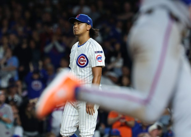 Cubs starting pitcher Shota Imanaga stands on the mound as Mets shortstop Francisco Lindor, right, rounds the bases after hitting a solo home run in the third inning at Wrigley Field on Sept. 25, 2025, in Chicago. (John J. Kim/Chicago Tribune)