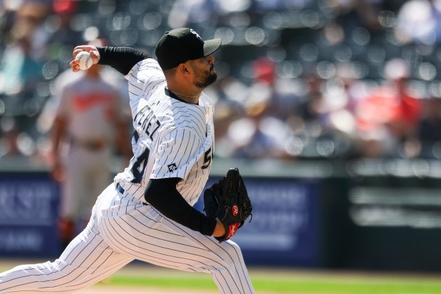 Chicago White Sox pitcher Martín Pérez (54) pitches during the first inning against the Baltimore Orioles at Rate Field on Wednesday, Sept. 17, 2025. (Eileen T. Meslar/Chicago Tribune)