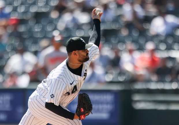 Chicago White Sox pitcher Martín Pérez (54) pitches during the first inning against the Baltimore Orioles at Rate Field on Wednesday, Sept. 17, 2025. (Eileen T. Meslar/Chicago Tribune)