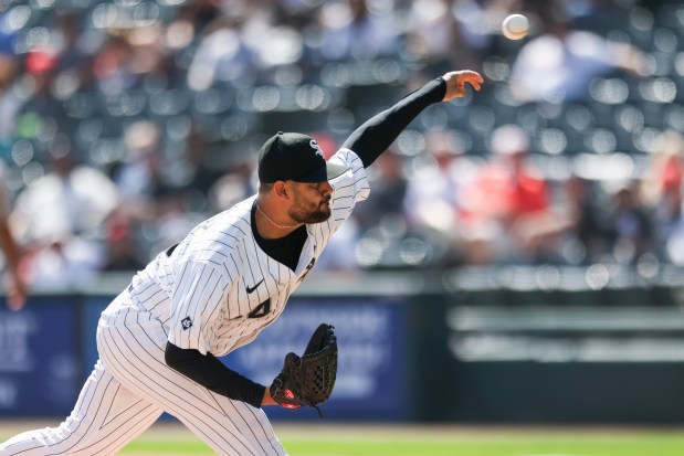 Chicago White Sox pitcher Martín Pérez (54) pitches during the first inning against the Baltimore Orioles at Rate Field on Wednesday, Sept. 17, 2025. (Eileen T. Meslar/Chicago Tribune)