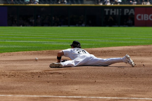 Chicago White Sox third base Miguel Vargas (20) misses a ground ball during the first inning against the Baltimore Orioles at Rate Field on Wednesday, Sept. 17, 2025. (Eileen T. Meslar/Chicago Tribune)