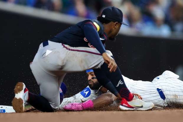 Chicago Cubs outfielder Willi Castro (1) steals second base past Atlanta Braves second base Ozzie Albies (1) during the second inning at Wrigley Field Wednesday Sept. 3, 2025, in Chicago. (Armando L. Sanchez/Chicago Tribune)