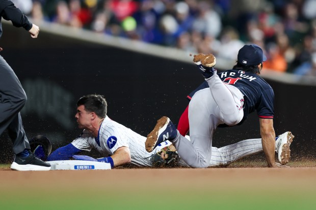 Chicago Cubs third base Matt Shaw (6) gets tagged out by Atlanta Braves shortstop Ha-Seong Kim (9) while trying to steal second during the fifth inning at Wrigley Field Wednesday Sept. 3, 2025, in Chicago. (Armando L. Sanchez/Chicago Tribune)
