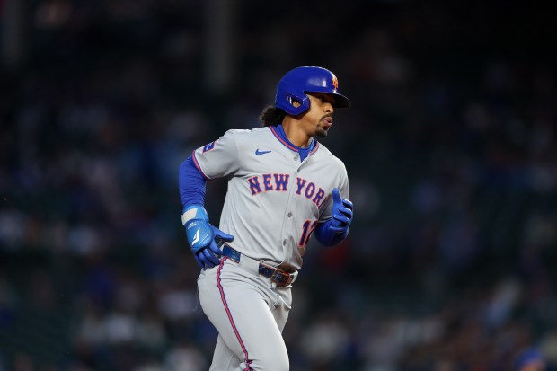 New York Mets shortstop Francisco Lindor (12) runs the bases after hitting a solo-homer during the first inning against the Chicago Cubs at Wrigley Field Tuesday Sept. 23, 2025, in Chicago. (Armando L. Sanchez/Chicago Tribune)