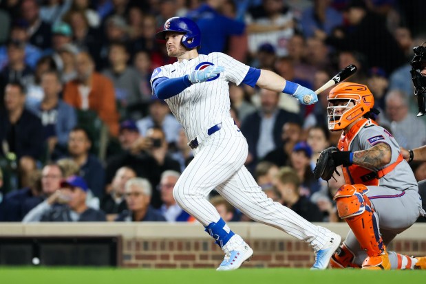Chicago Cubs outfielder Ian Happ (8) hits a two RBI double during the second inning against the New York Mets at Wrigley Field Tuesday Sept. 23, 2025, in Chicago. (Armando L. Sanchez/Chicago Tribune)