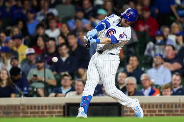 Chicago Cubs outfielder Ian Happ (8) hits a RBI single during the fourth inning against the New York Mets at Wrigley Field Tuesday Sept. 23, 2025, in Chicago. (Armando L. Sanchez/Chicago Tribune)