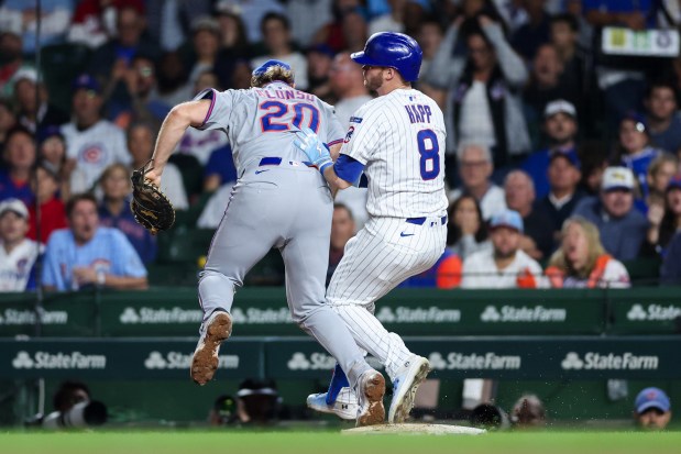 Chicago Cubs outfielder Ian Happ (8) runs into New York Mets first base Pete Alonso (20) after hitting a RBI single during the fourth inning at Wrigley Field Tuesday Sept. 23, 2025, in Chicago. (Armando L. Sanchez/Chicago Tribune)
