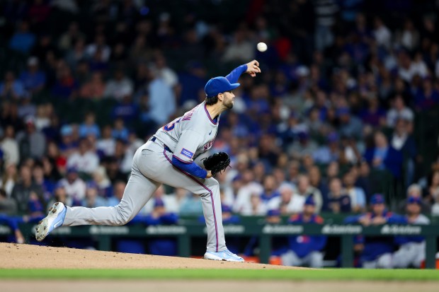New York Mets pitcher David Peterson (23) pitches during the first inning against the Chicago Cubs at Wrigley Field Tuesday Sept. 23, 2025, in Chicago. (Armando L. Sanchez/Chicago Tribune)
